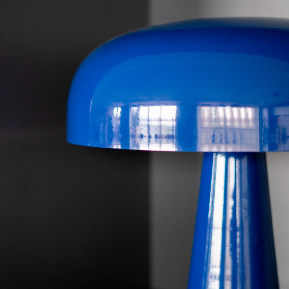 lampe livia a poser bleu fonce en metal