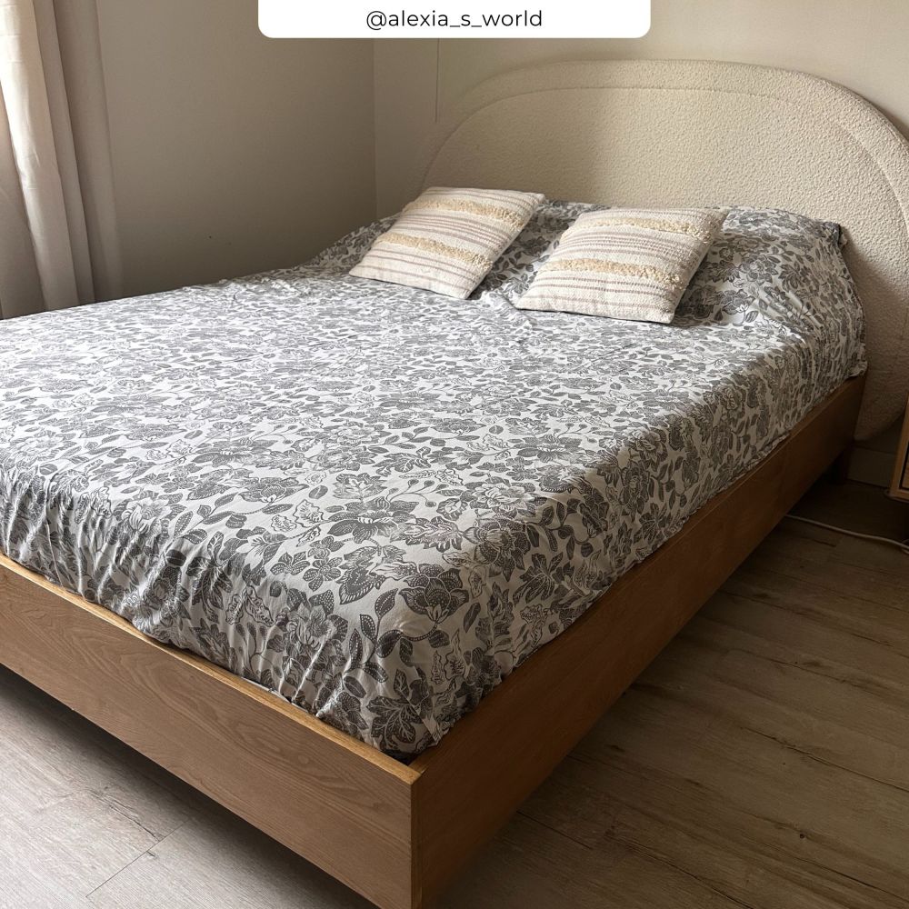 lit double tissu boucle beige pieds bois 140 x 190 cm eva