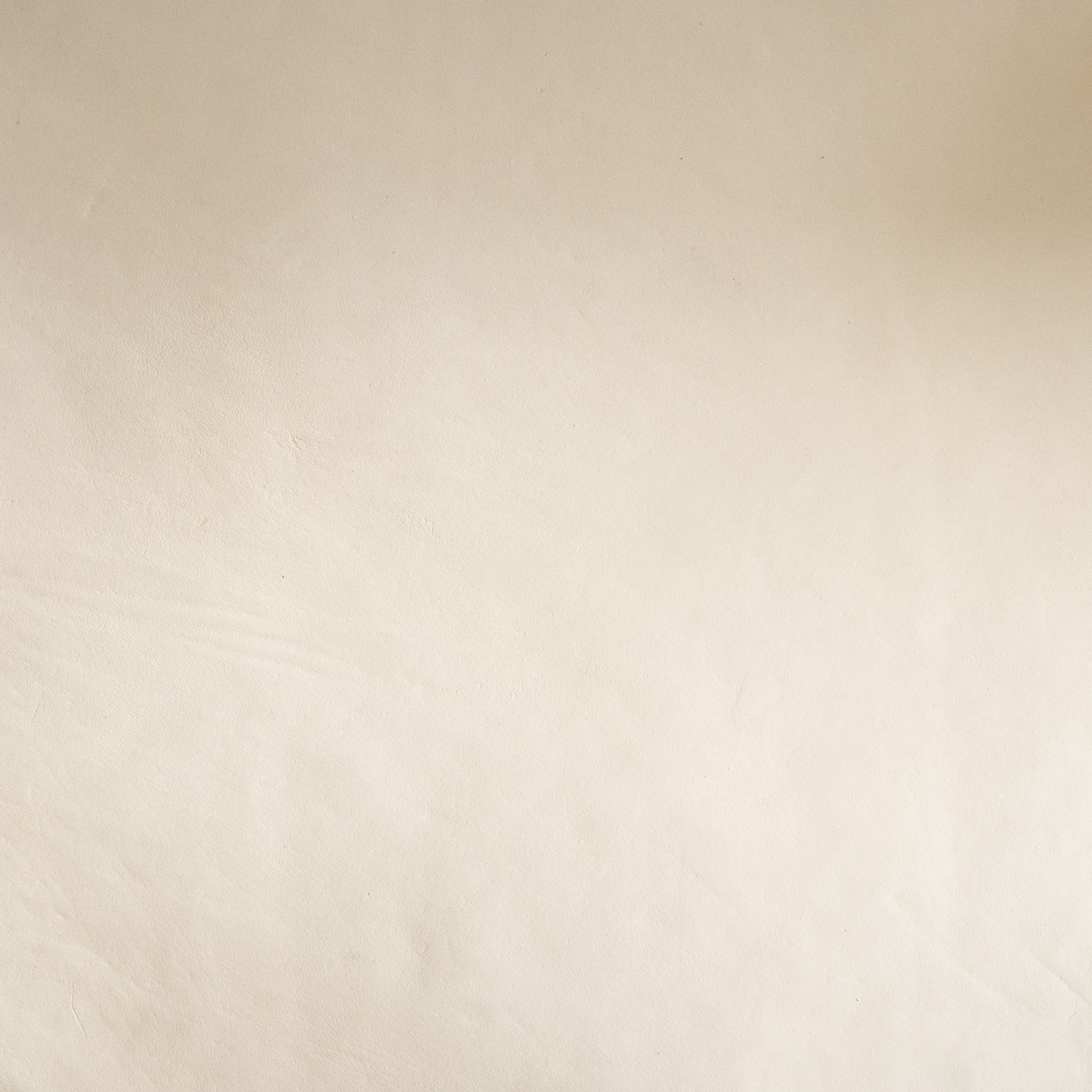 Sillón Kuna de teca y cuero trenzado blanco