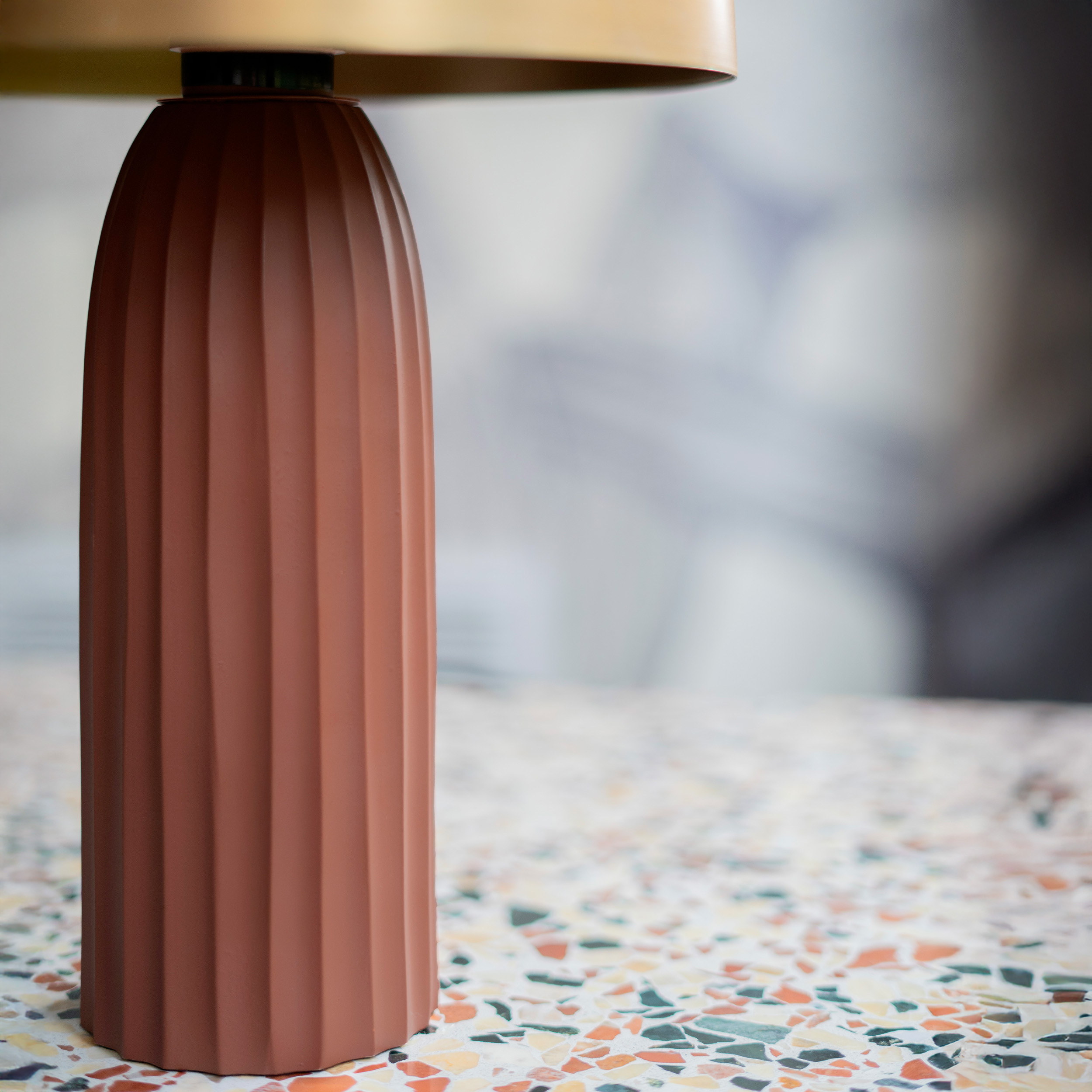 Lampe Joy en métal terracotta et doré