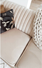 Zoom sur le canapé Gatsby en velours beige